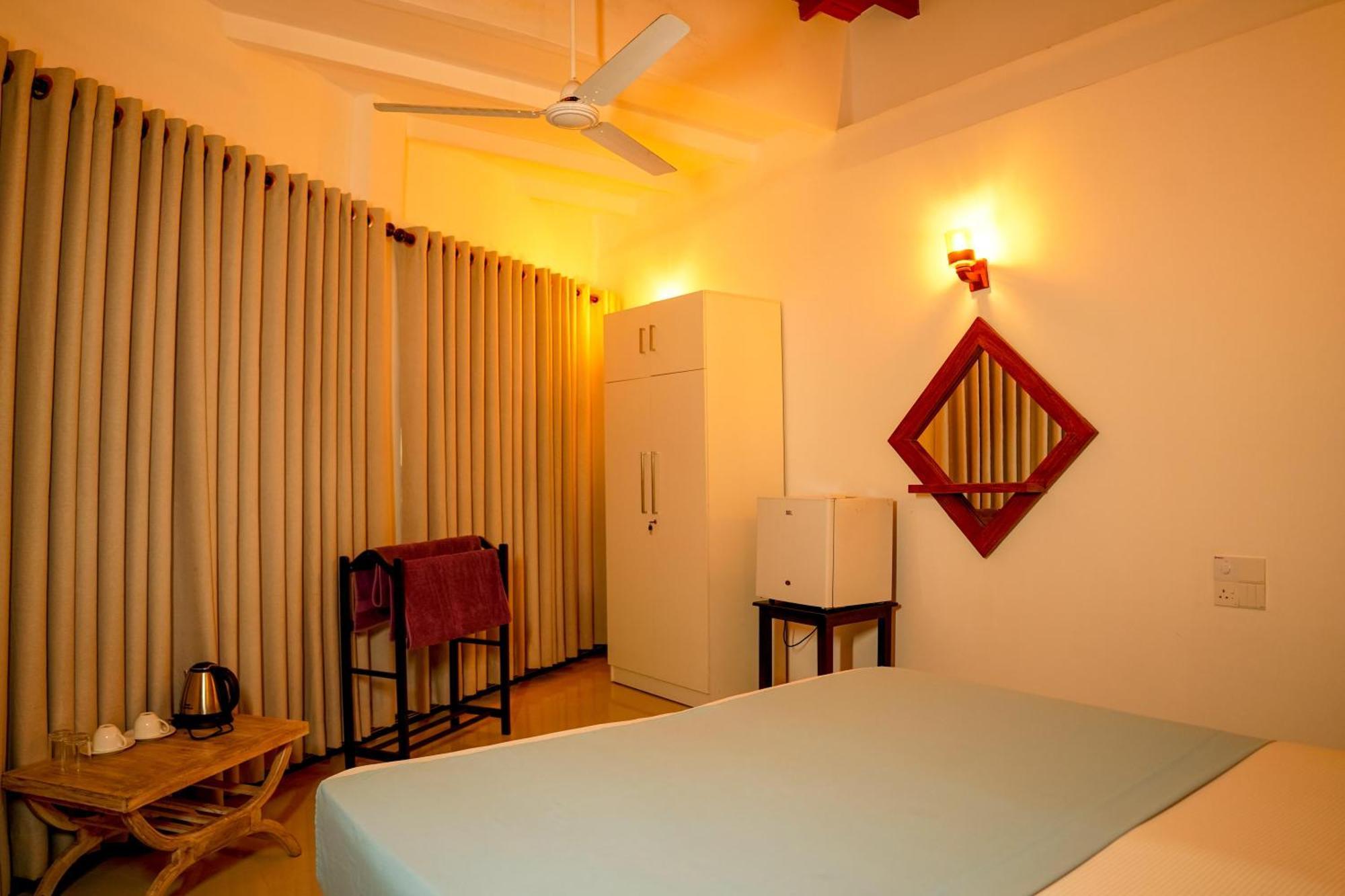 Peacock Beach Hotel Unawatuna Ngoại thất bức ảnh