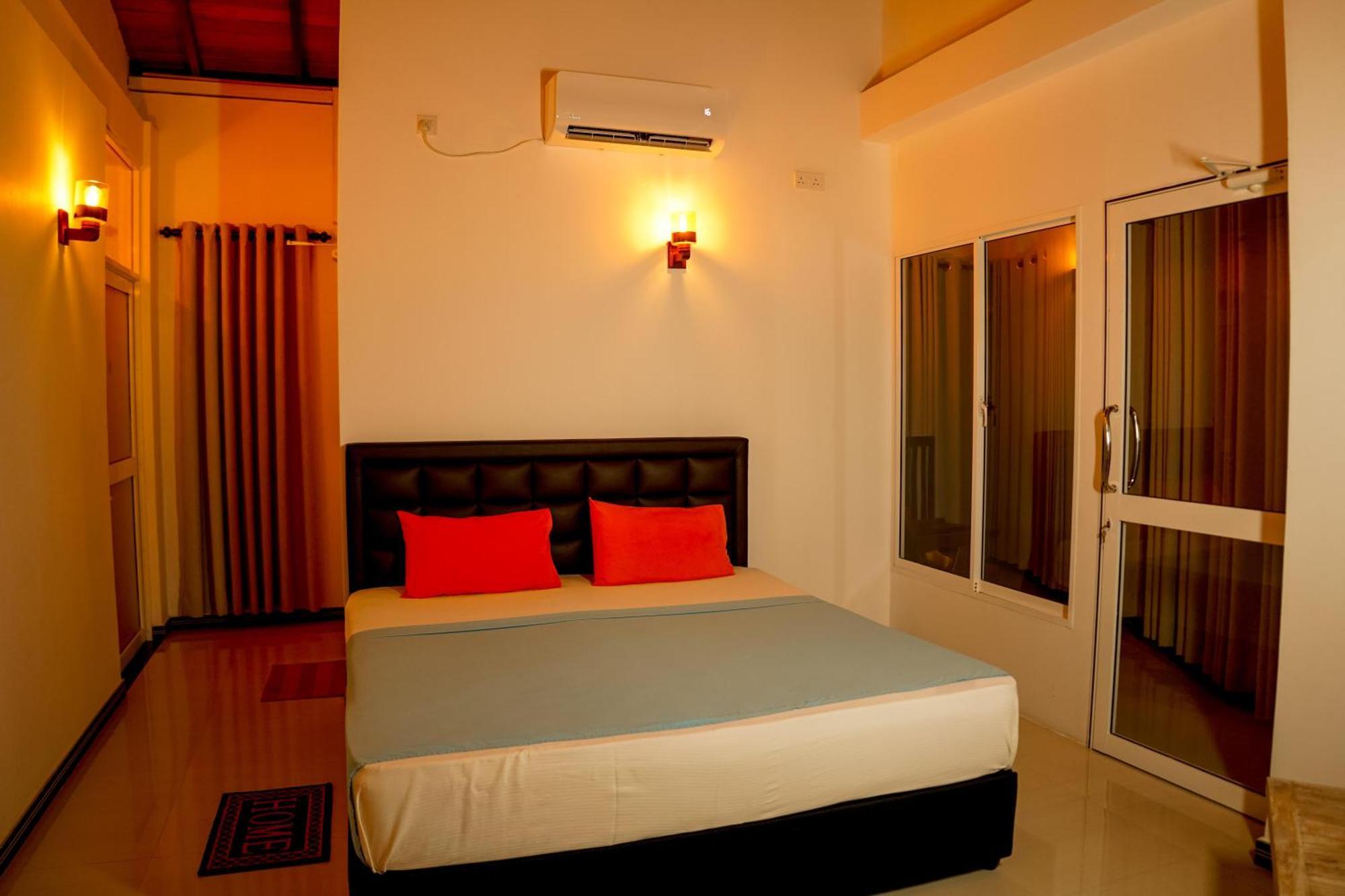 Peacock Beach Hotel Unawatuna Ngoại thất bức ảnh