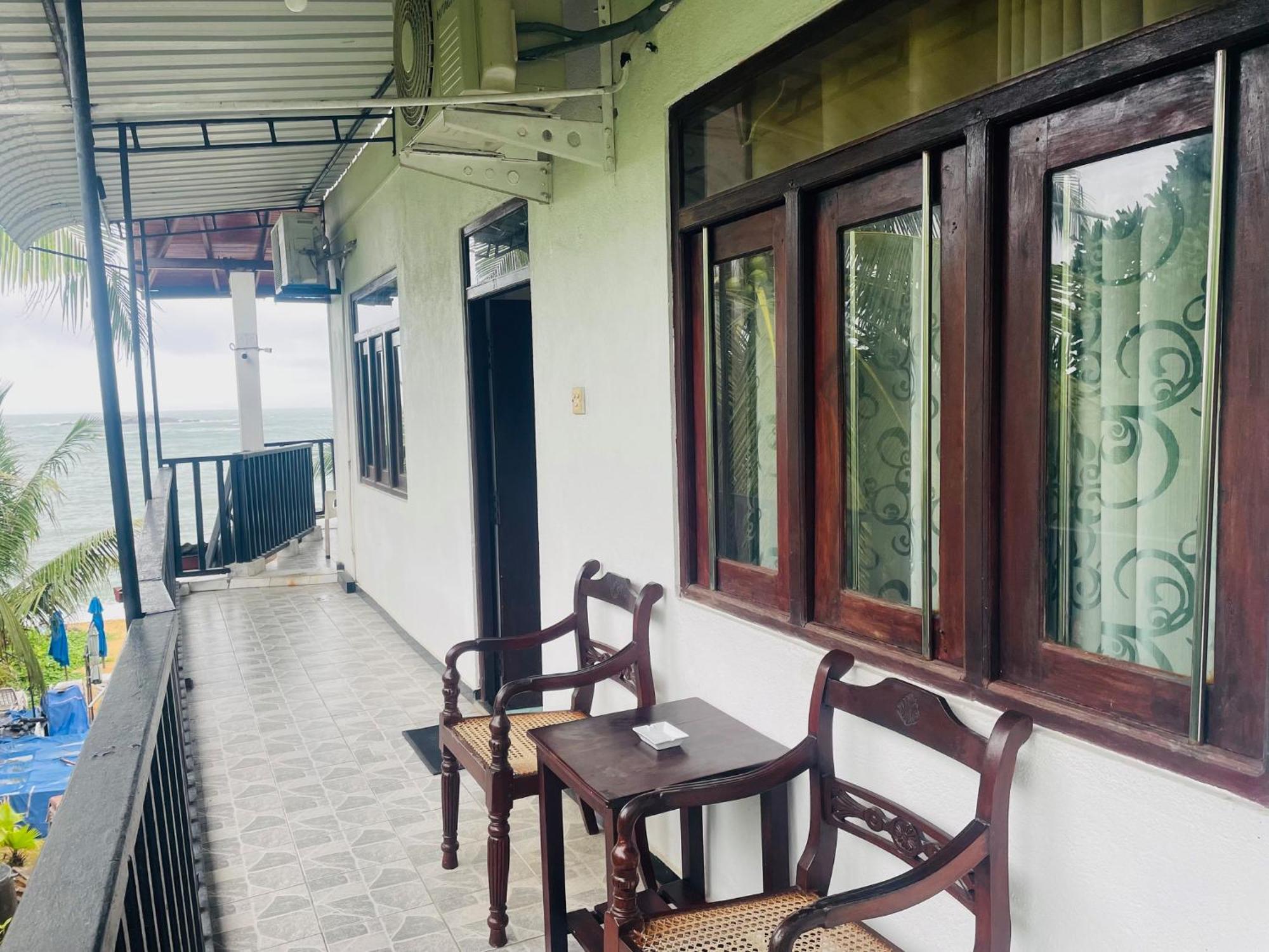 Peacock Beach Hotel Unawatuna Ngoại thất bức ảnh